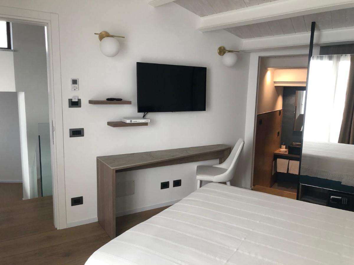 Deluxe Triple Room,1143953188:JPEG