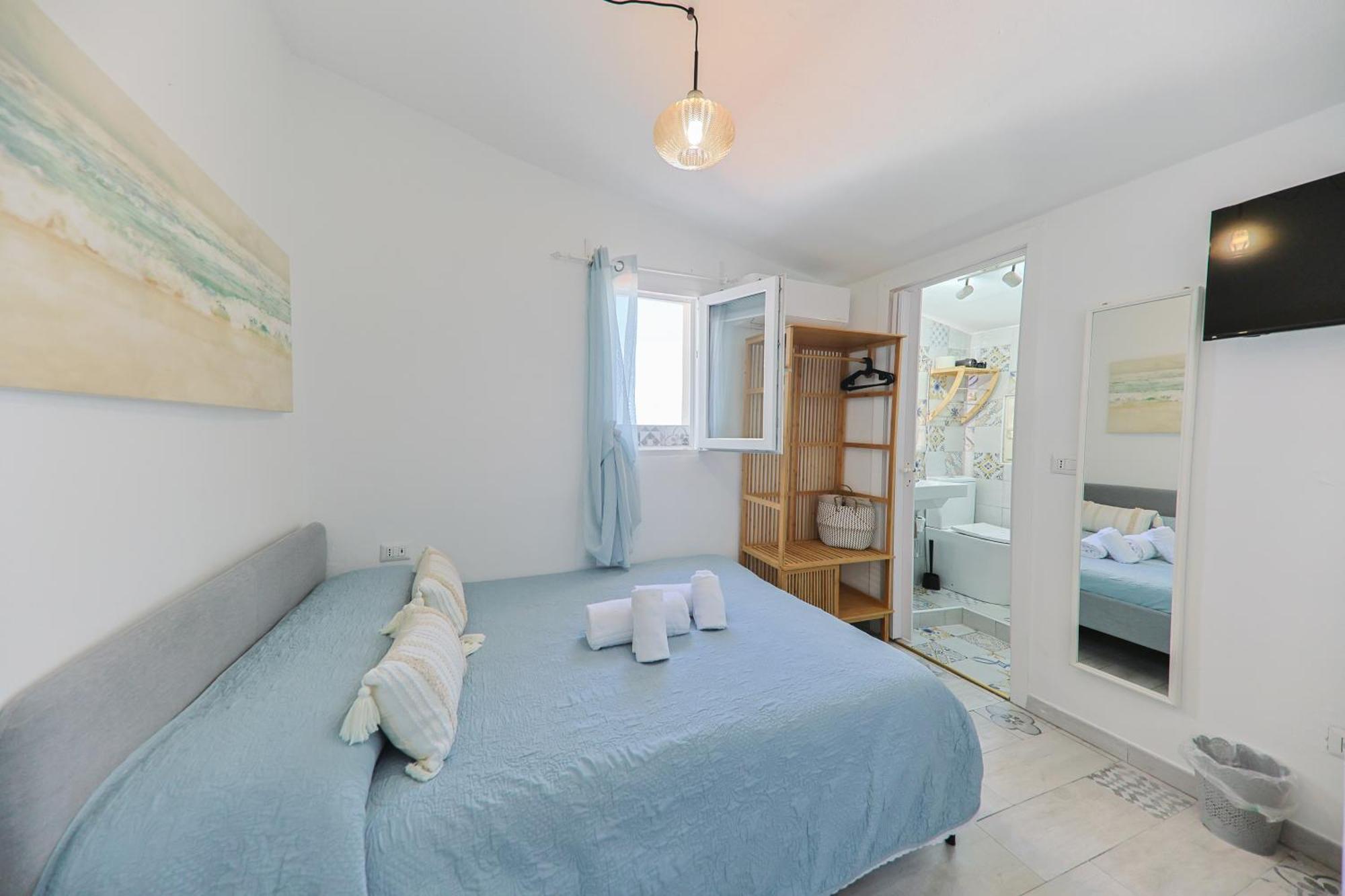 Small Double Room,1666636978:JPEG