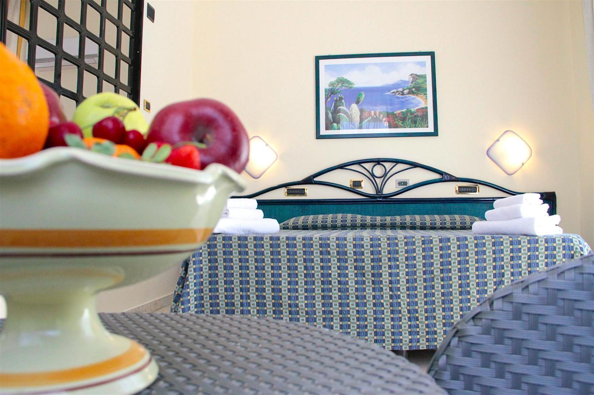 Suite with Garden View,707623054:JPEG