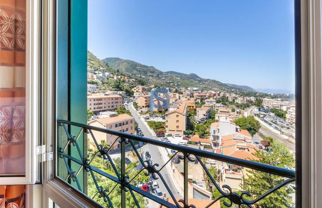 B&B Panorama - Self Check In-1