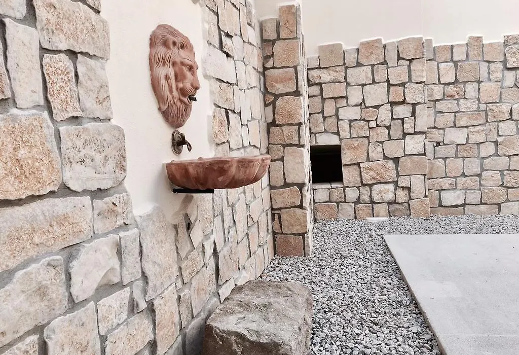 Mandralisca Garden-1