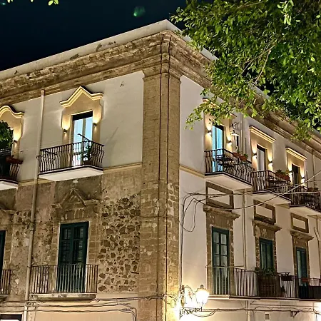 Cortile Umberto I-3