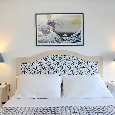 Coastal Seaview Suite & Central Balcony Street View Studio-3