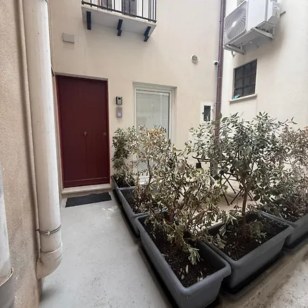 Alley House-2