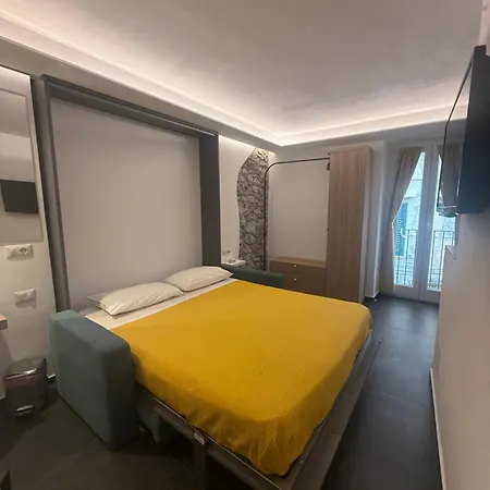 Alley House-3